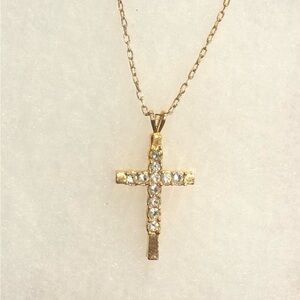 🎅🏽Avon EUC Cross Necklace 16” Chain